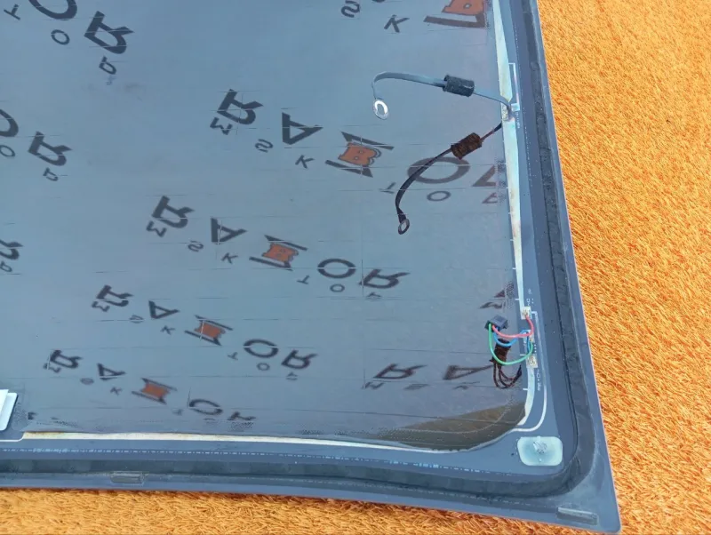 Стекло заднее