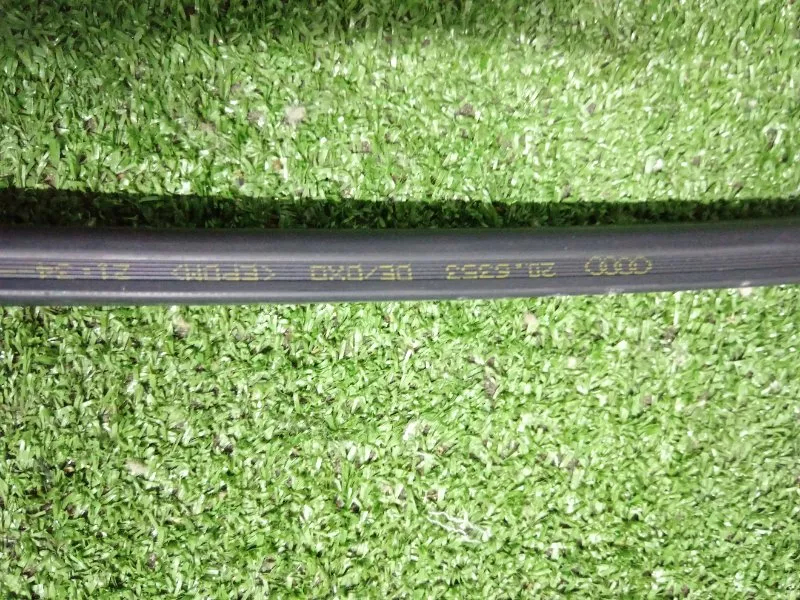 Уплотнитель стекла двери