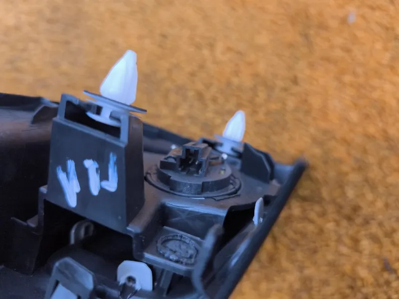 Уголок двери