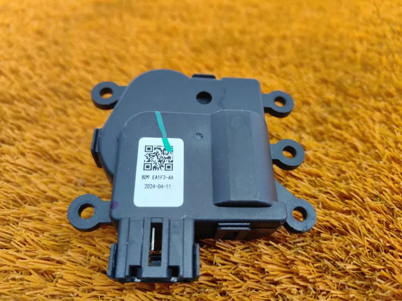 Сервопривод заслонок печки