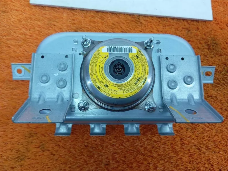 Подушка безопасности пассажира