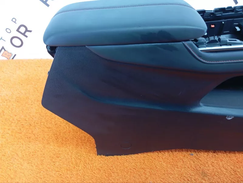 Подлокотник