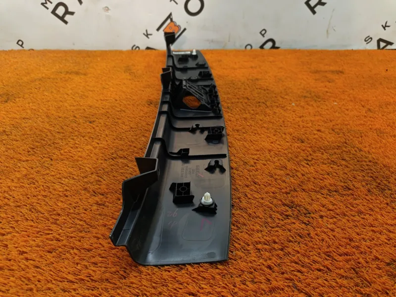 Накладка замка багажника