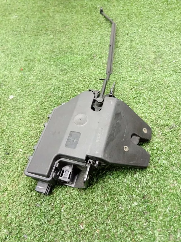 Замок багажника