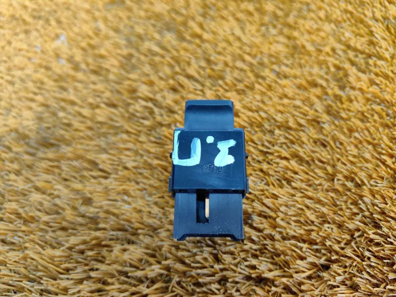 Кнопка стеклоподъемника