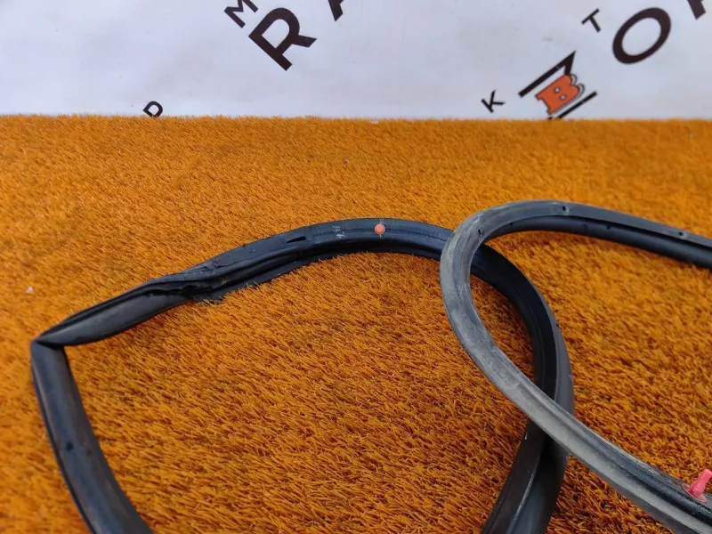 Уплотнитель двери