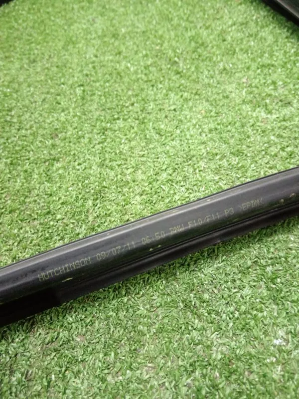 Уплотнитель стекла двери