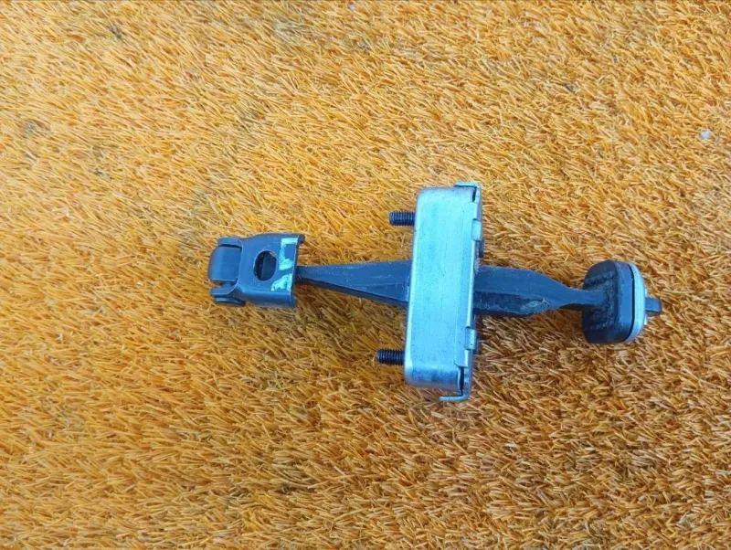 Ограничитель двери