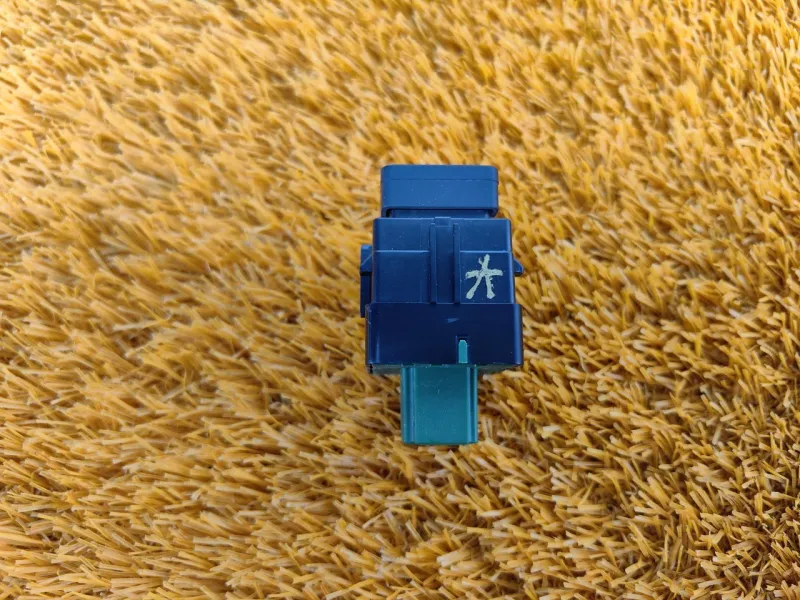 Кнопка обогрева сидений