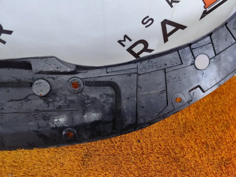 Накладка замка капота