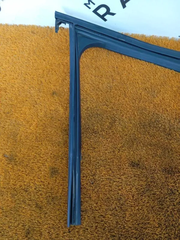 Уплотнитель стекла двери