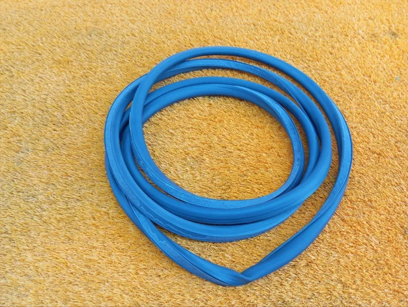 Уплотнитель проема двери