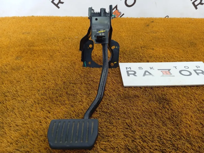 Педаль тормоза