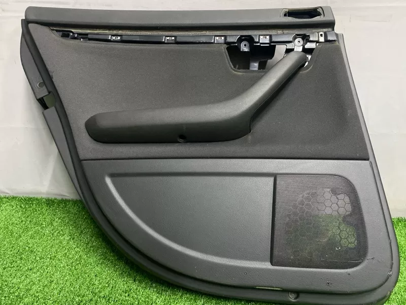 Обшивка двери Audi A4 2006 8E0867305 B7, задняя левая