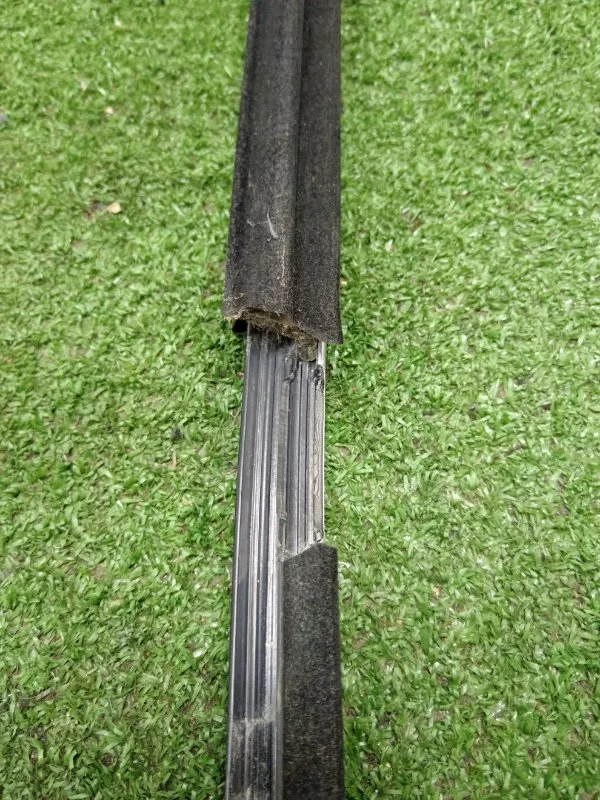 Уплотнитель стекла двери