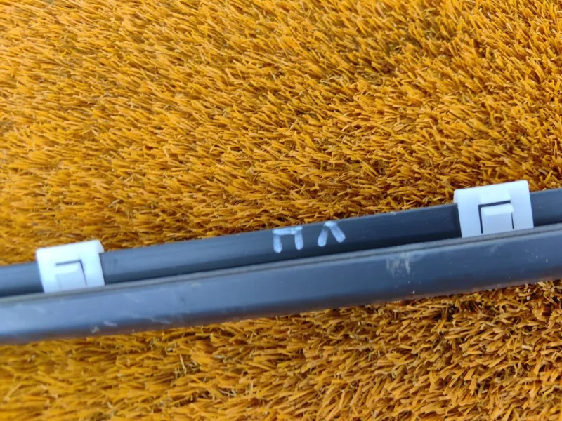 Молдинг стекла