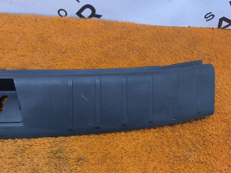 Накладка замка багажника