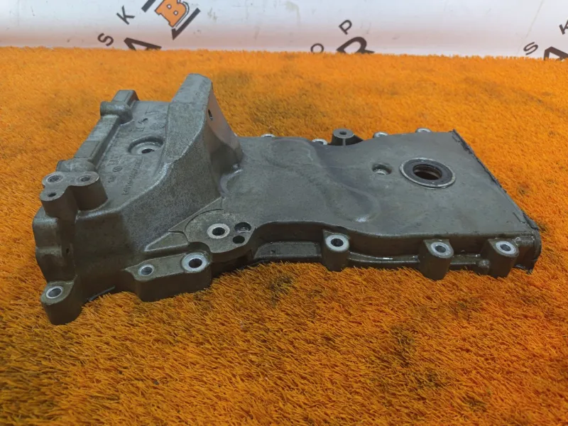 Крышка двигателя передняя