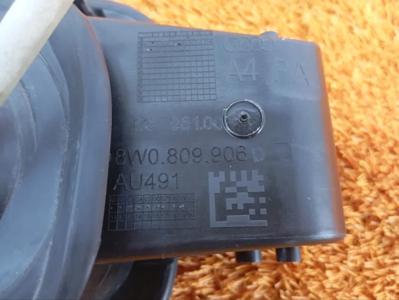 Лючок топливного бака