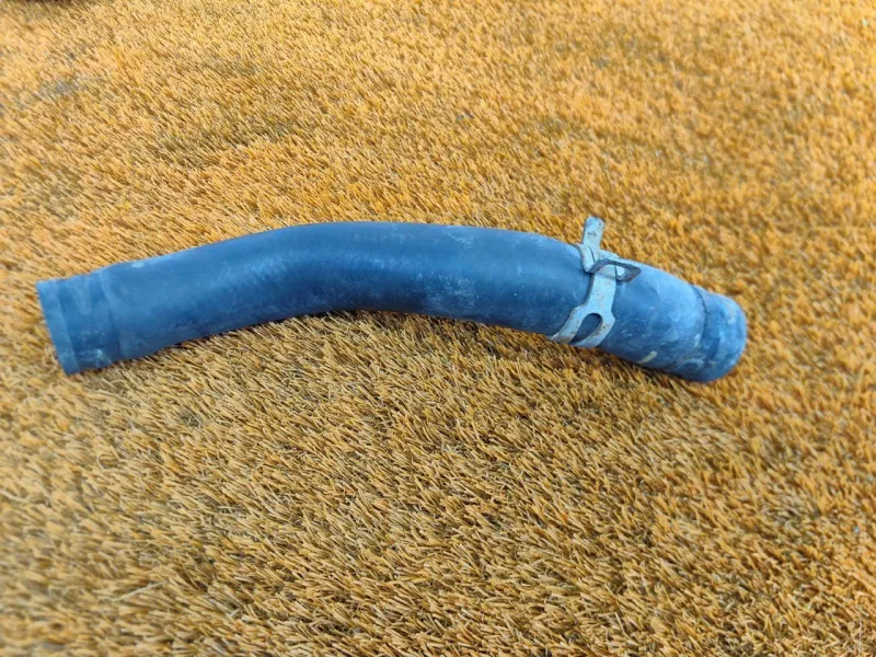 Патрубок радиатора