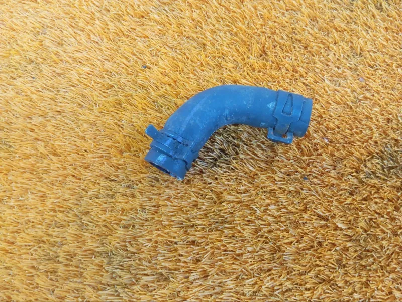 Патрубок радиатора