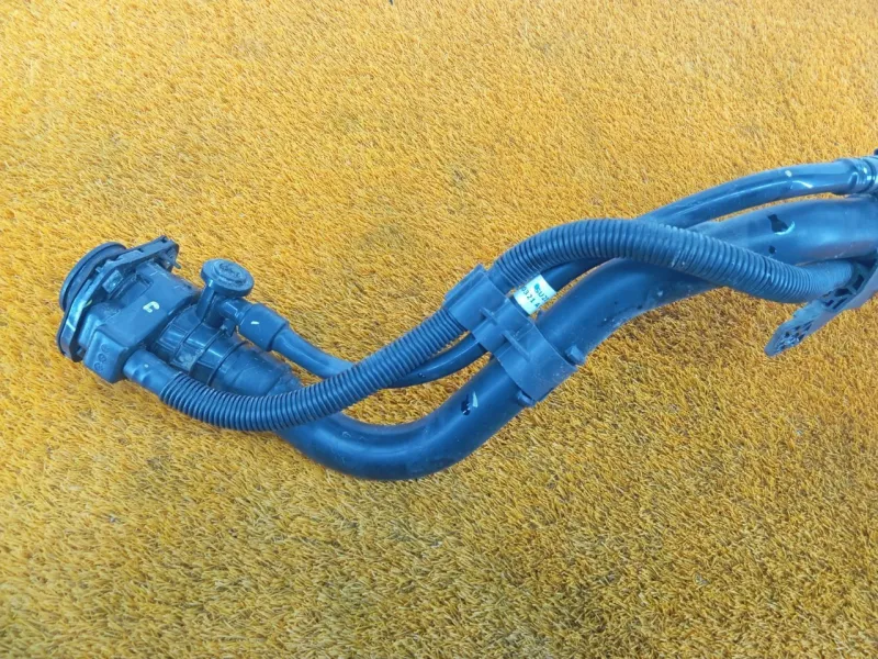 Горловина топливного бака