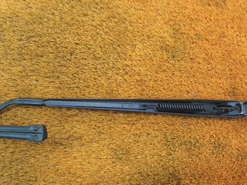 Поводок стеклоочистителя лобового стекла