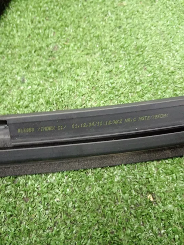 Уплотнитель стекла двери