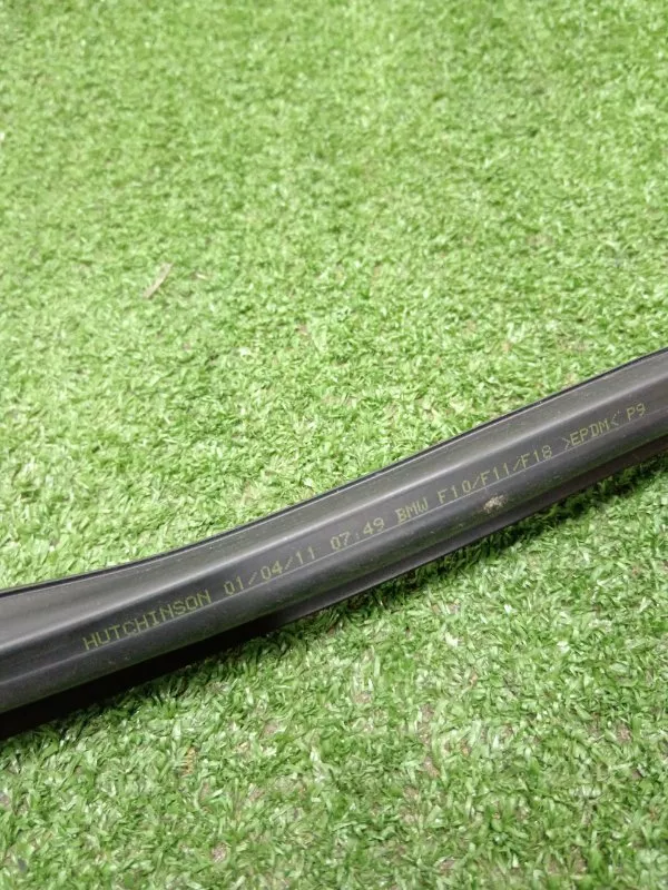 Уплотнитель стекла двери