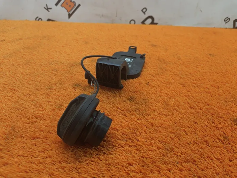 Лючок топливного бака