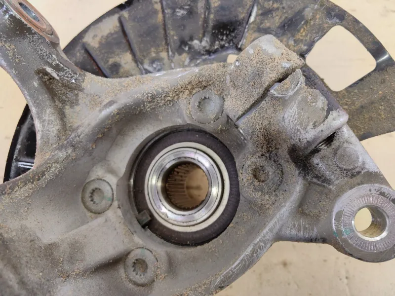 Кулак поворотный