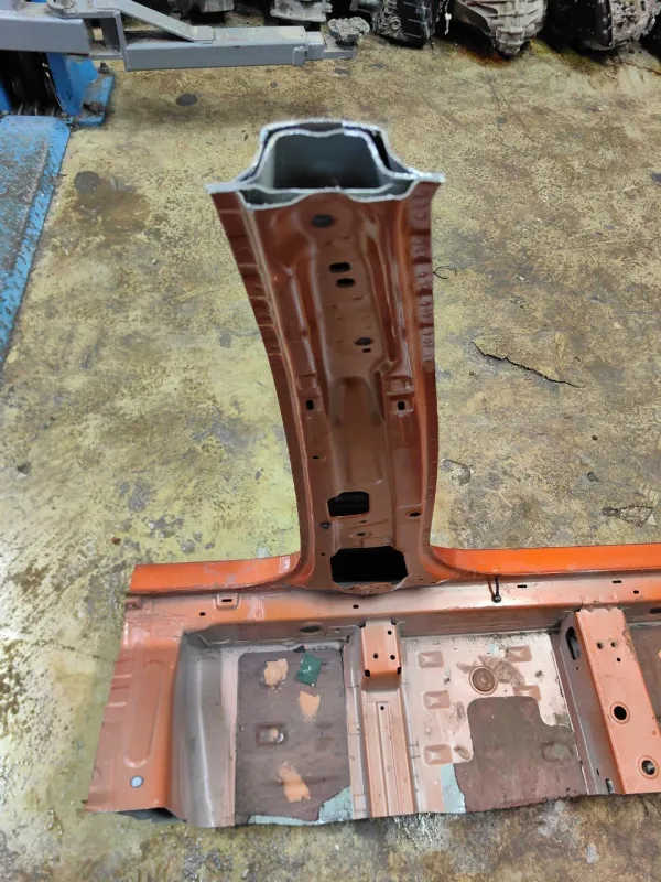 Порог с центральной стойкой