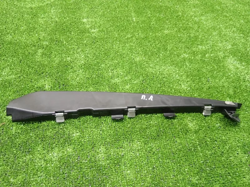 Кронштейн уплотнителя двери