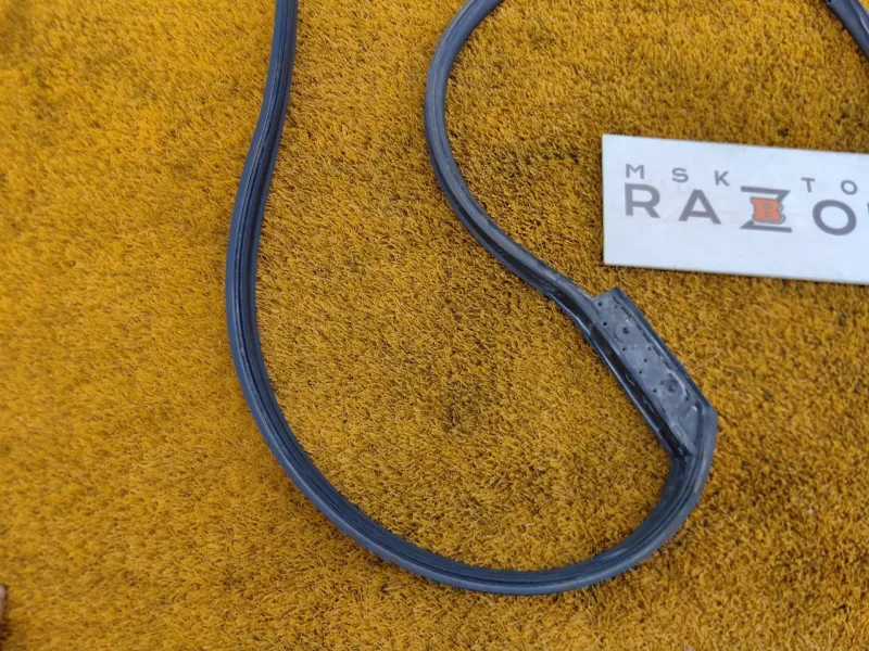 Уплотнитель двери