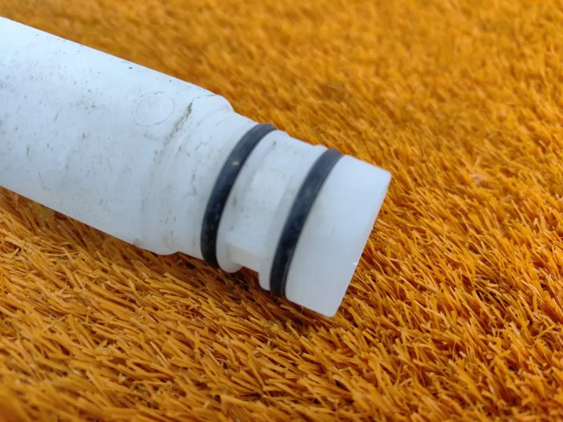 Горловина бачка стеклоомывателя