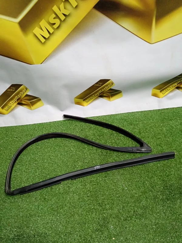 Уплотнитель стекла двери