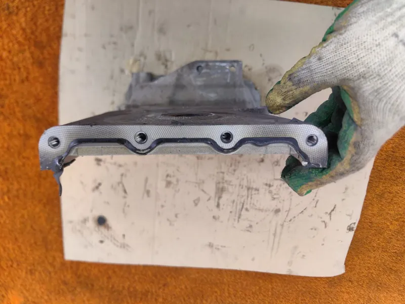 Крышка двигателя передняя