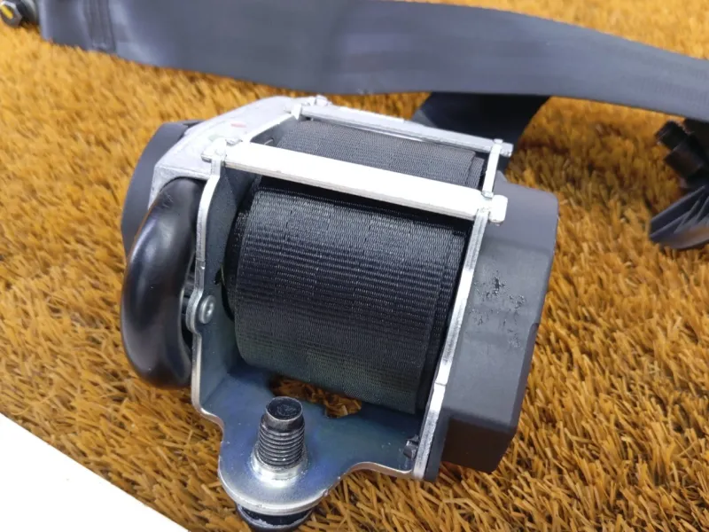 Ремень безопасности