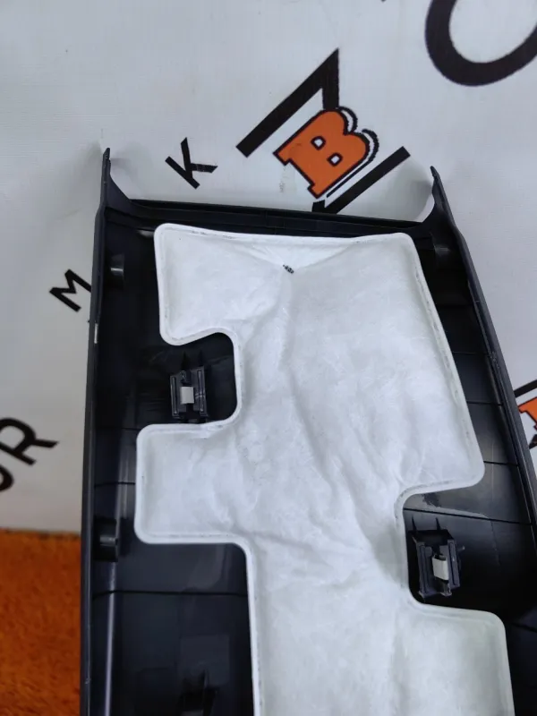 Обшивка центральной стойки