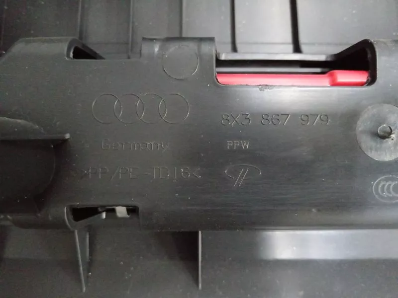 Обшивка двери багажника