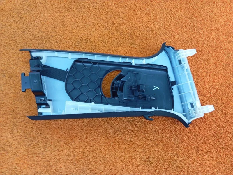 Обшивка центральной стойки