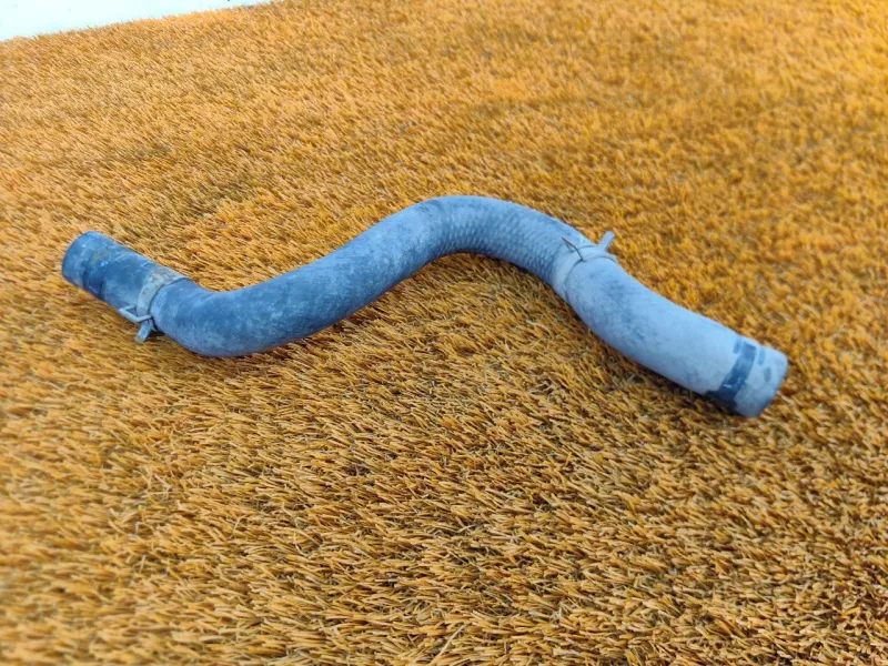 Патрубок отопителя