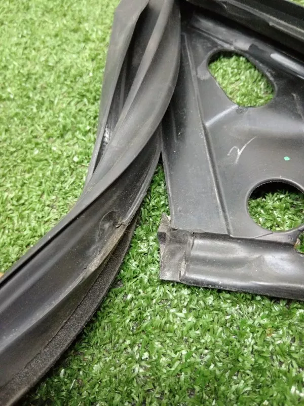 Уплотнитель стекла двери