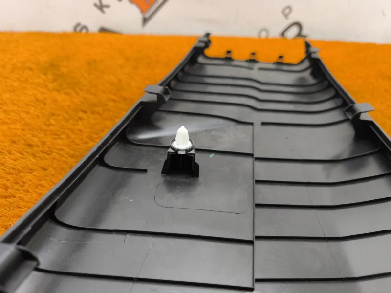 Обшивка центральной стойки