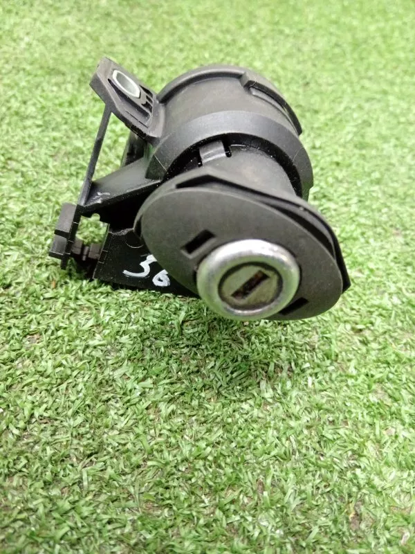 Личинка замка багажника