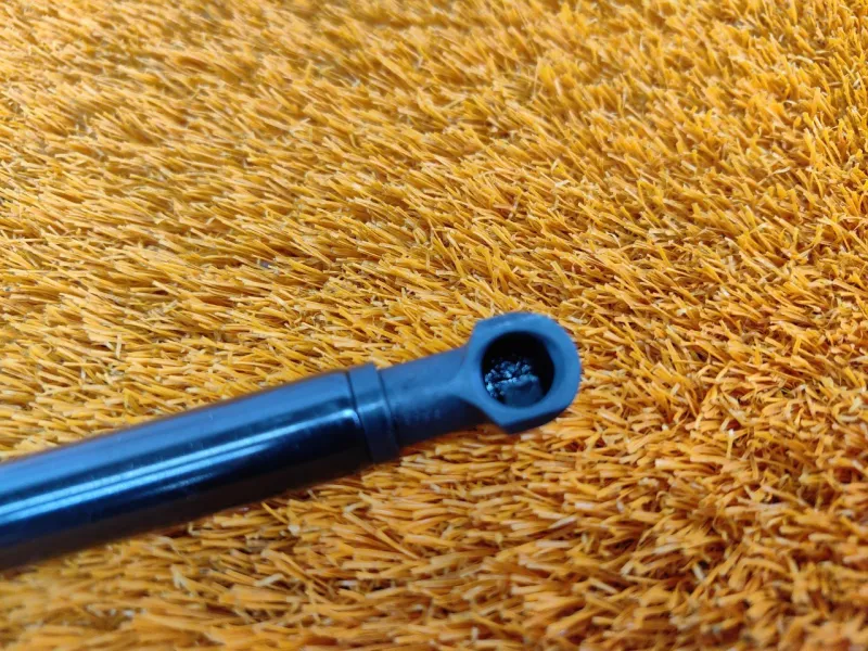 Амортизатор багажника