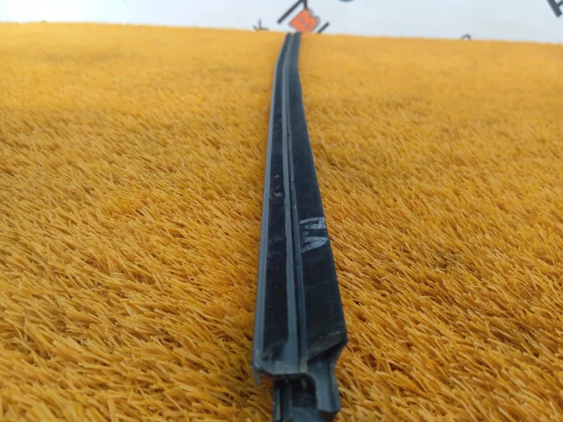 Уплотнитель стекла двери