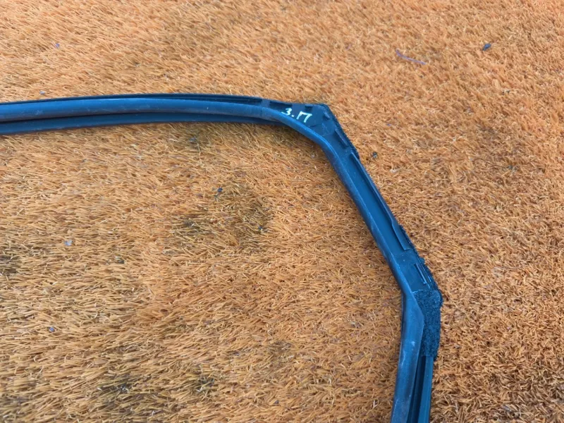 Уплотнитель стекла двери