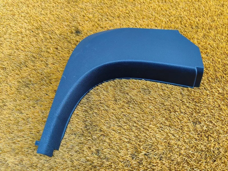 Накладка на порог салона