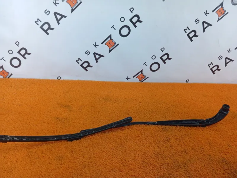 Поводок стеклоочистителя лобового стекла